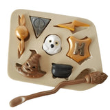 Apliques inspirados en Harry Potter realizados en porcelana fría sobre molde de silicona Simone Moldes, ideales para toppers y decoración temática mágica.