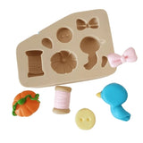 Molde de silicona con apliques de costura y cuento para porcelana fría, incluye pajarito, calabaza, carrete de hilo, lazo y botón, Simone Moldes. Cenicienta