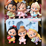 Figuras infantiles en porcelana fría realizadas con molde Amorzinho de Angela Moldes, muñequitas estilo dulce para toppers personalizados y decoración handmade.