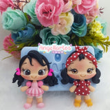 Figuras de muñequitas en porcelana fría realizadas con molde corpinho Angela Moldes, ideales para toppers personalizados y decoración infantil.