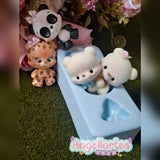 Figuras de ositos teddy en porcelana fría realizadas con molde Angela Moldes, estilo dulce ideal para decoración infantil y toppers.