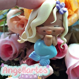 Figura de sirenita en porcelana fría con acabado delicado y expresión dulce, realizada con molde de silicona Angela Moldes.